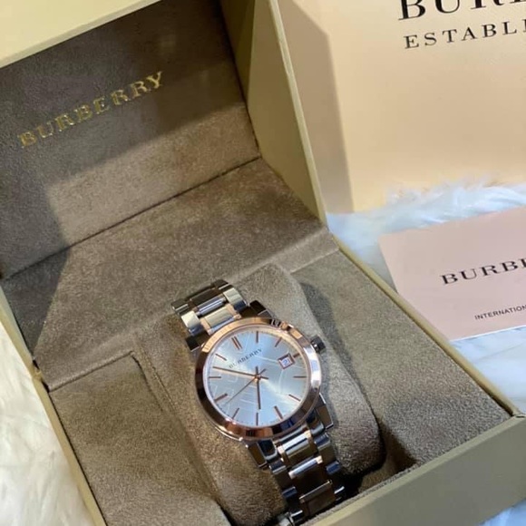 SOLD / Burberry Women Two-Tone Stainless Steel Watch
Swiss Made
Sapphire Crystal - Picture 2 of 12